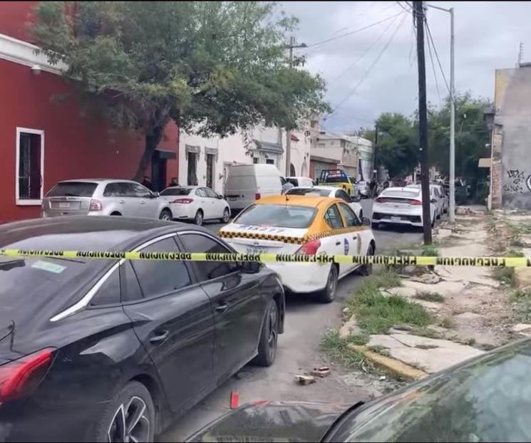 Le disparan a pareja en el centro de Monterrey