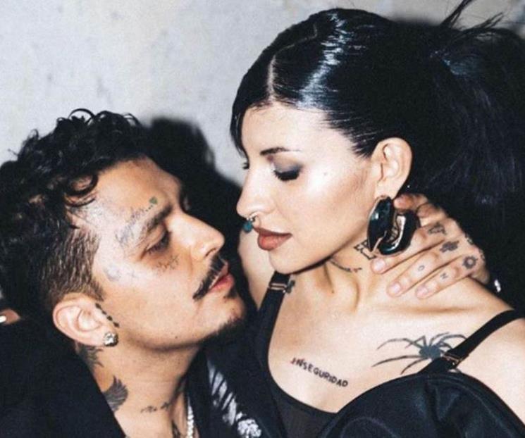 Nodal y Cazzu posan en sesión