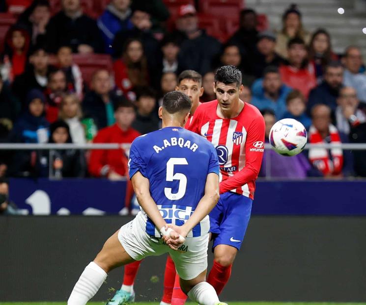 Atlético vence al Alavés y son terceros en España