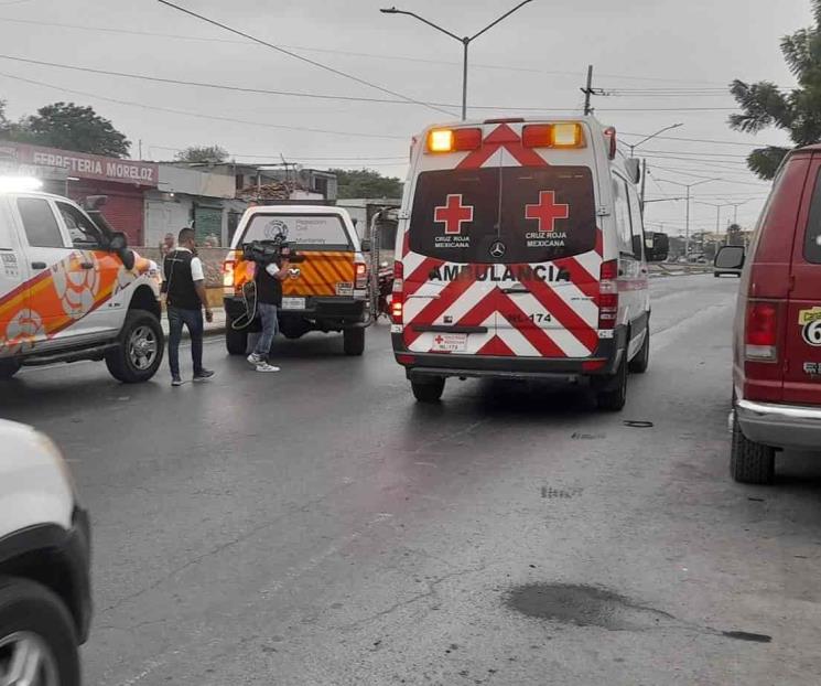 Resultan trabajadores graves tras volcar Resultan trabajadores graves tras volcar