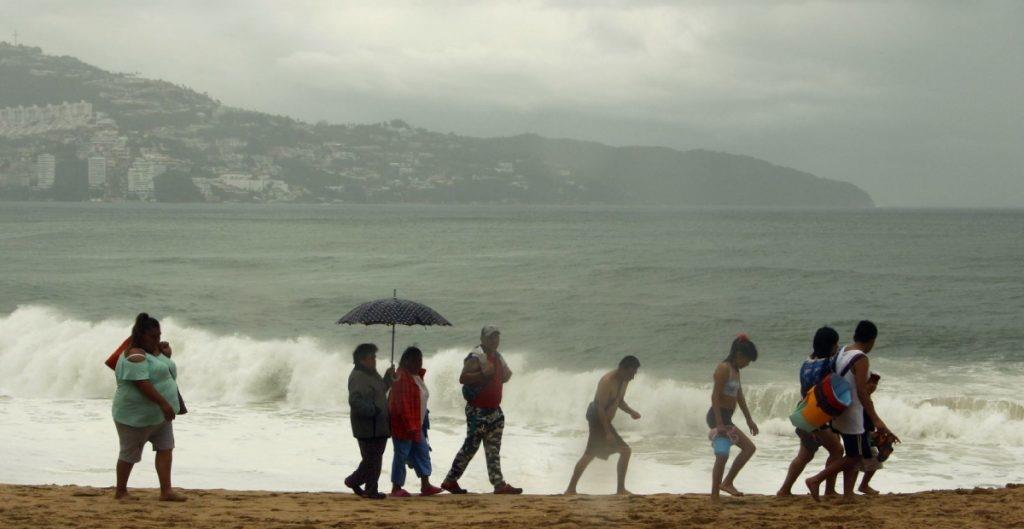 Cierran puerto en Oaxaca, ante depresión tropical