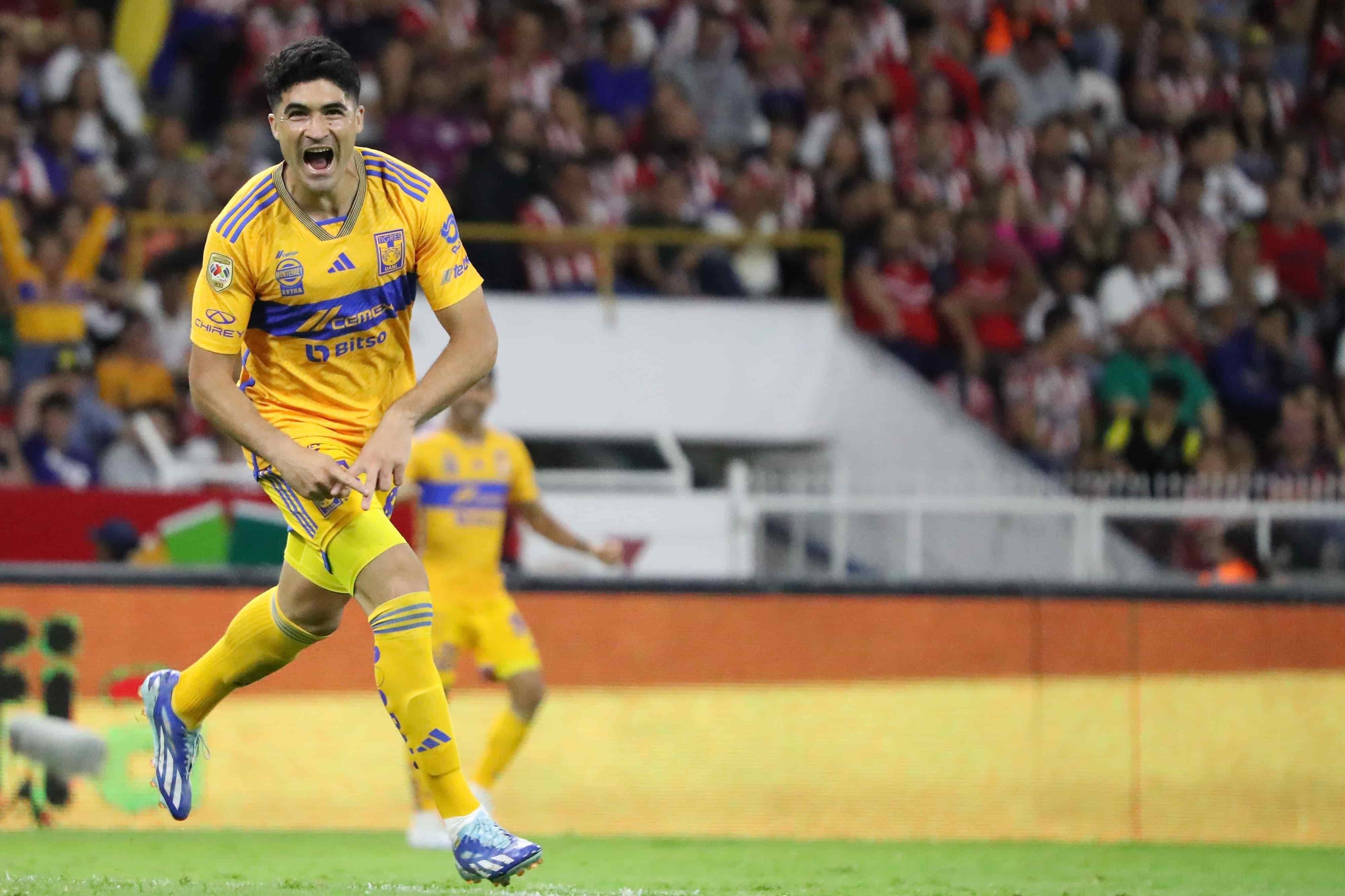 Nico Ibáñez hace doblete.