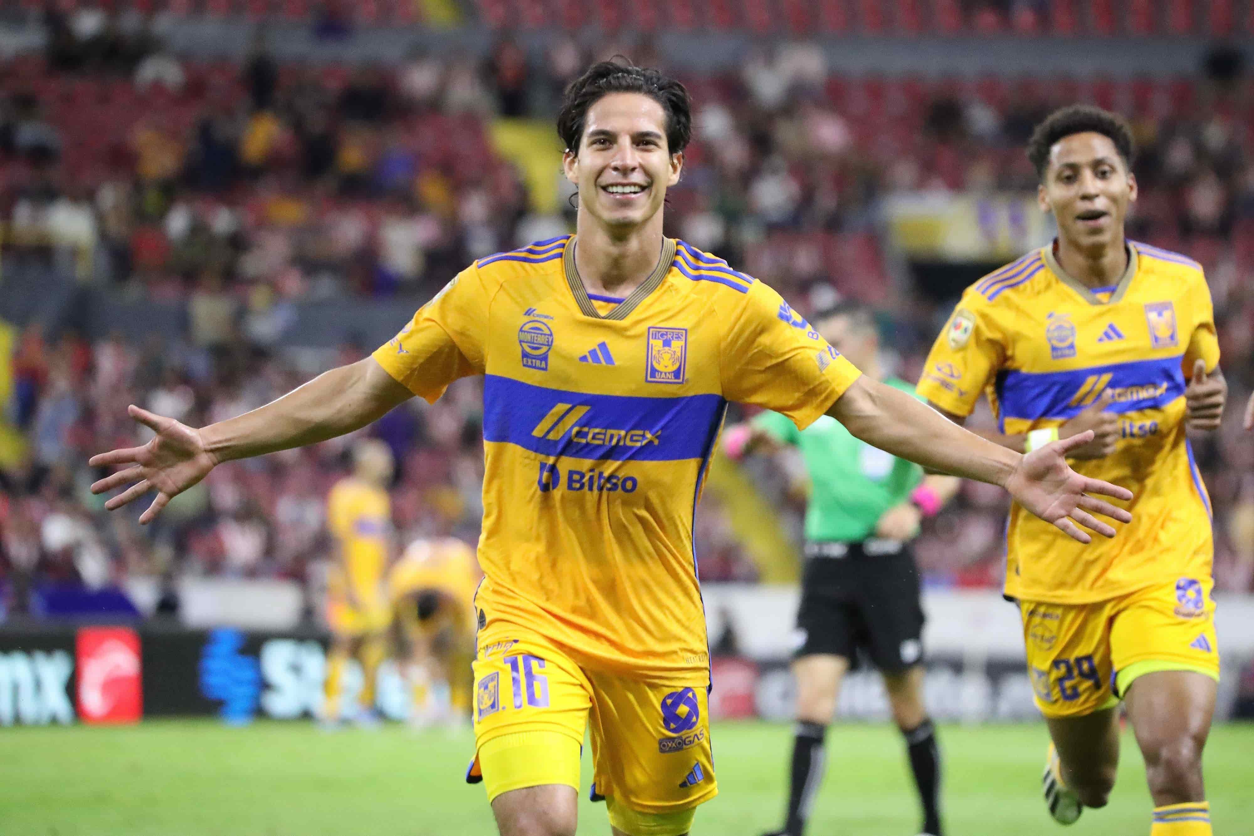 Diego Lainez hace el 3-0.