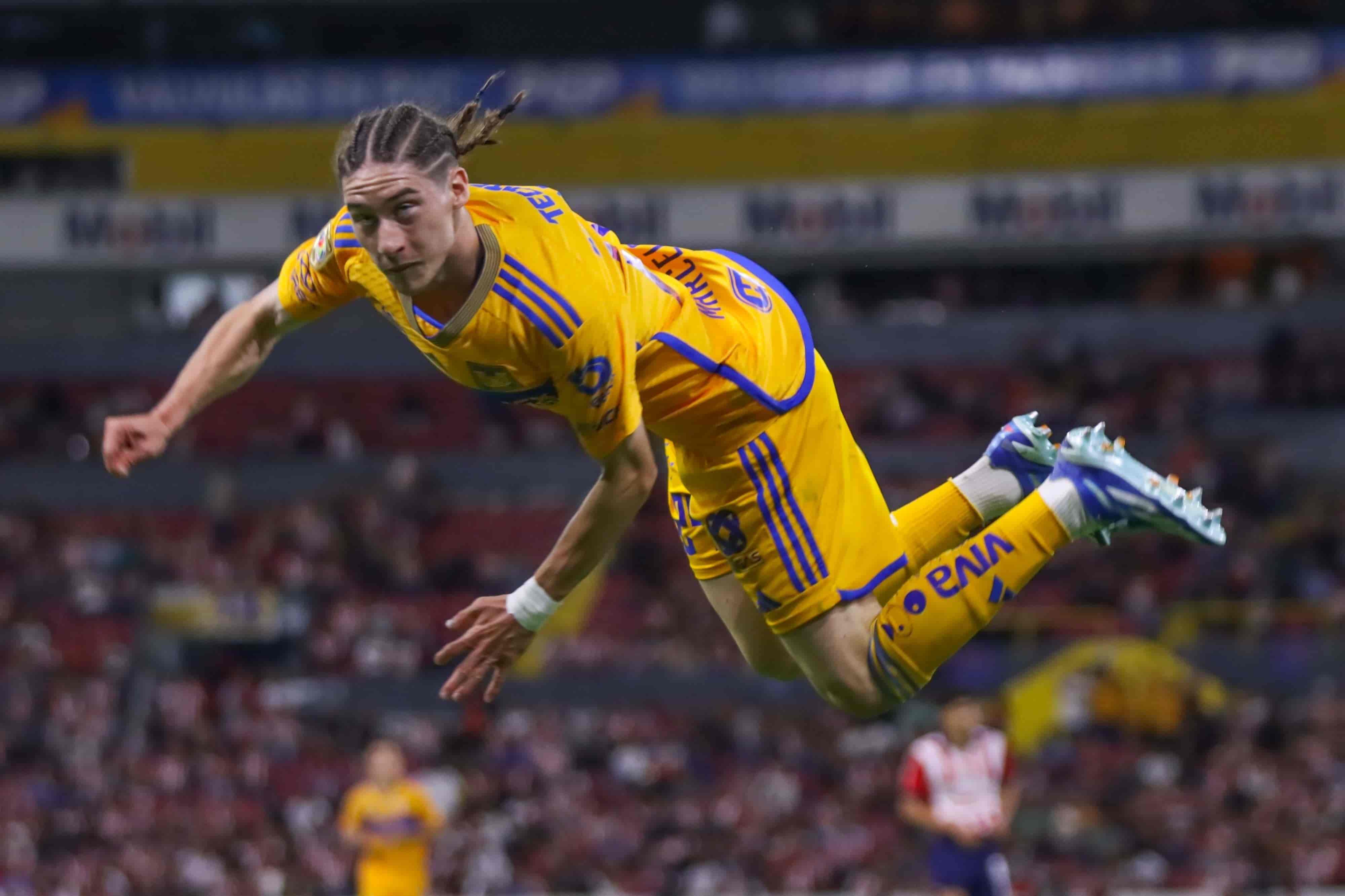 Marcelo Flores hace el 4-0.