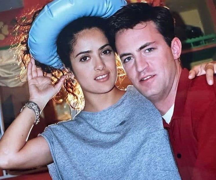 Salma Hayek lamenta la muerte de Matthew Perry en redes