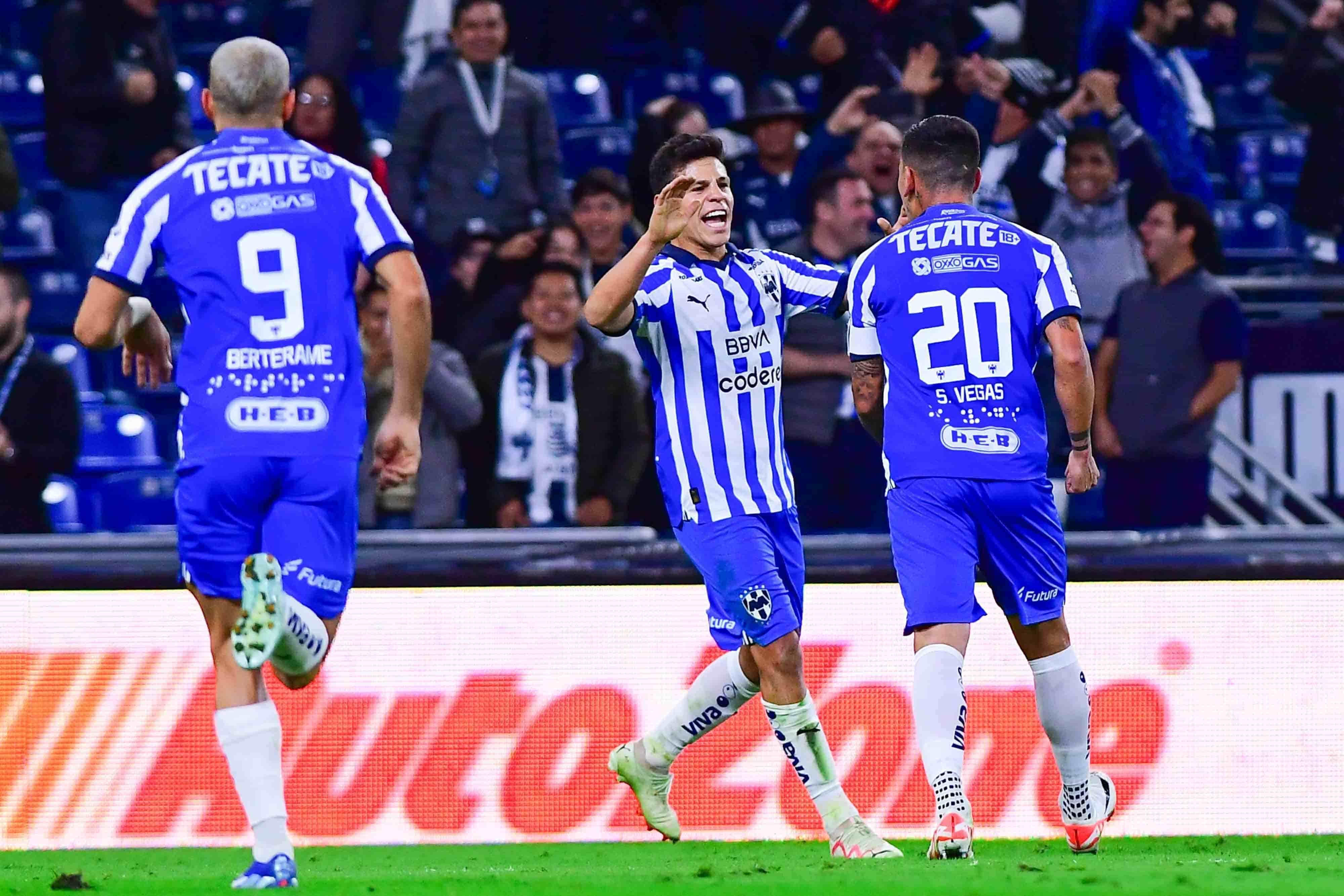 Sebastián Vegas hace el 1-0.