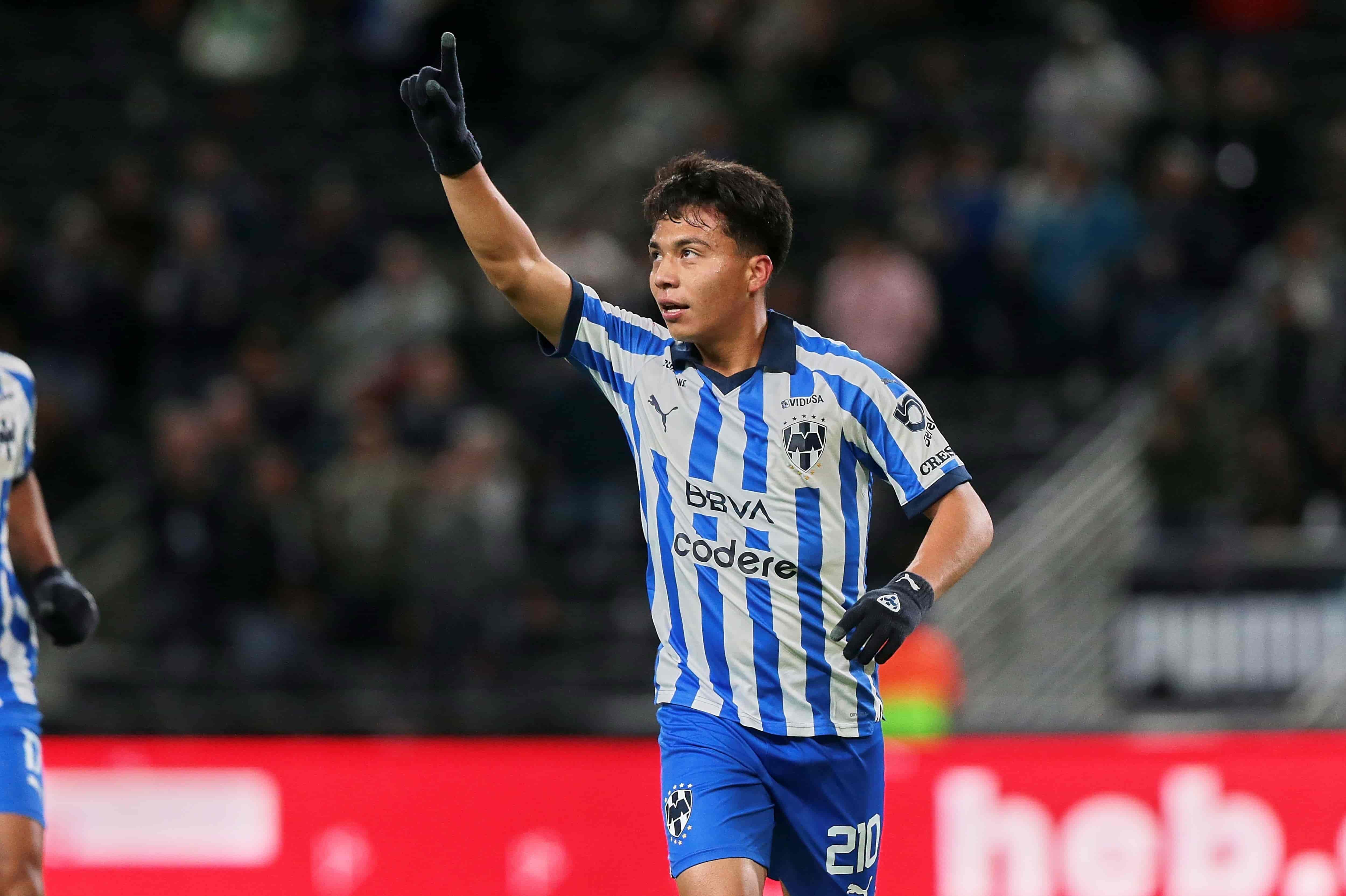 Víctor López hace el 3-0.