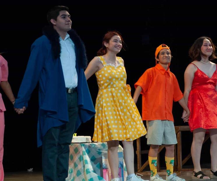 Viven estudiantes fiesta teatral en Aula Magna