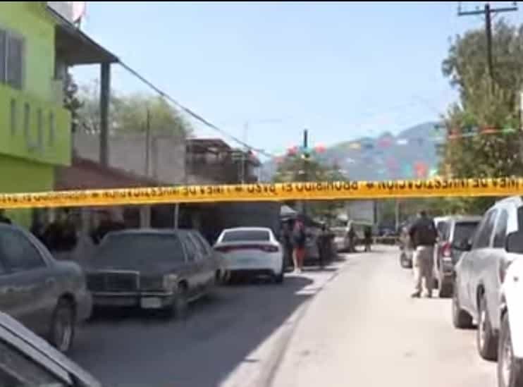 Elementos de la Agencia Estatal de Investigaciones, sitiaron la Colonia Industrial, luego de ser agredidos a piedras, cuando llegaron para indagar por el crimen de hombre que murió en un hospital después de ser agredido a balazos en este sitio.