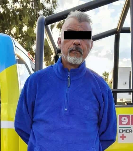 Dos hombres fueron detenidos por oficiales de la Policía de Monterrey, presuntamente al encontrarles 15 bolsitas de hierba verde con las características de la mariguana, además de siete dosis de la droga tipo cristal, frente a la Central de Autobuses.