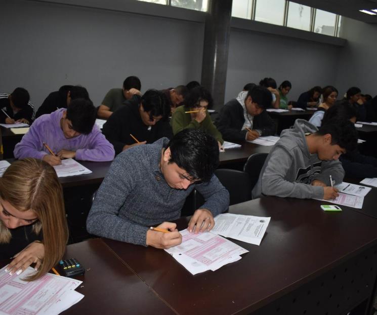 Presentan más de 18 mil alumnos examen de ingreso de la UANL Presentan más de 18 mil alumnos examen de ingreso de la UANL