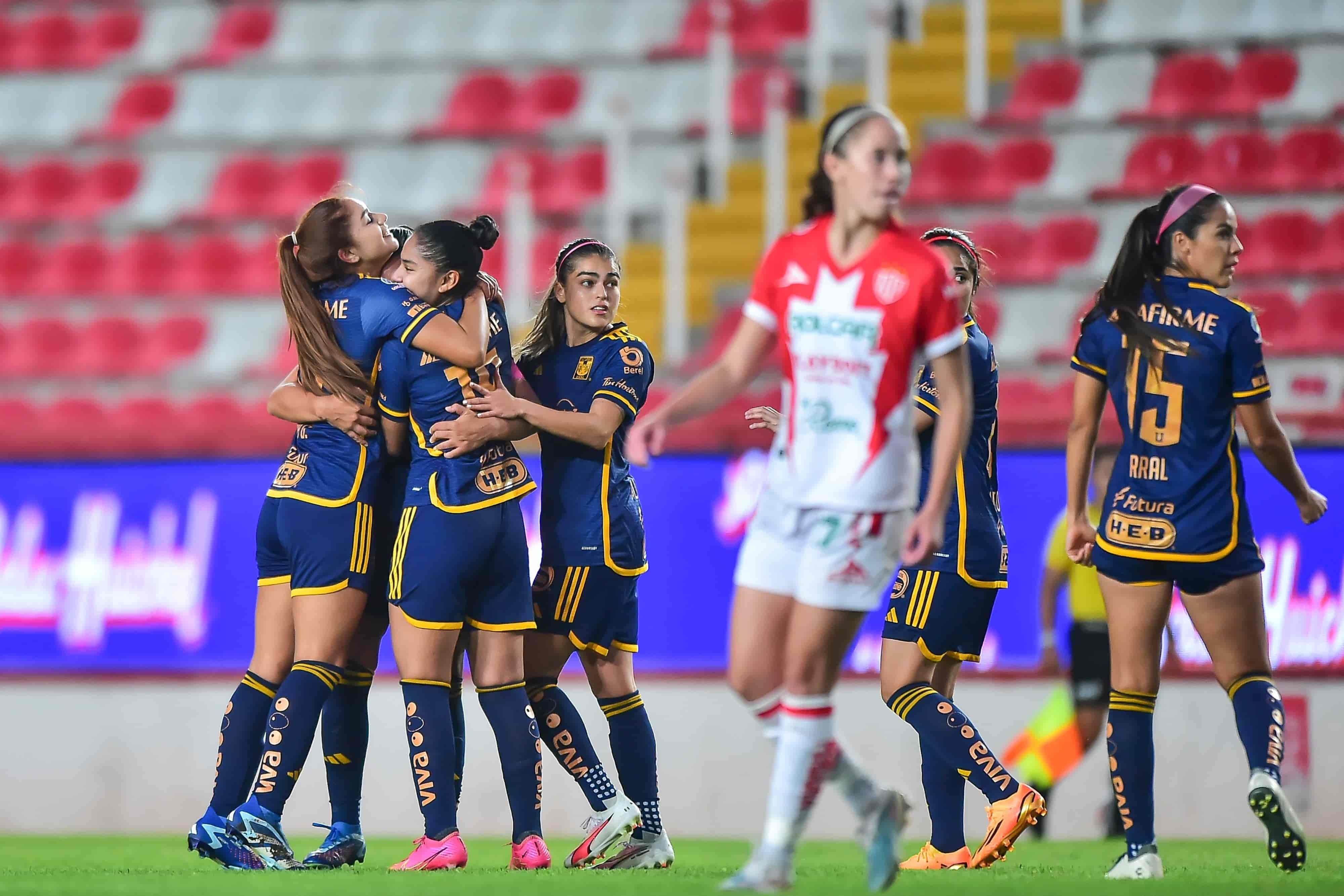 Felinas cierran la temporada con victoria y como líderes.