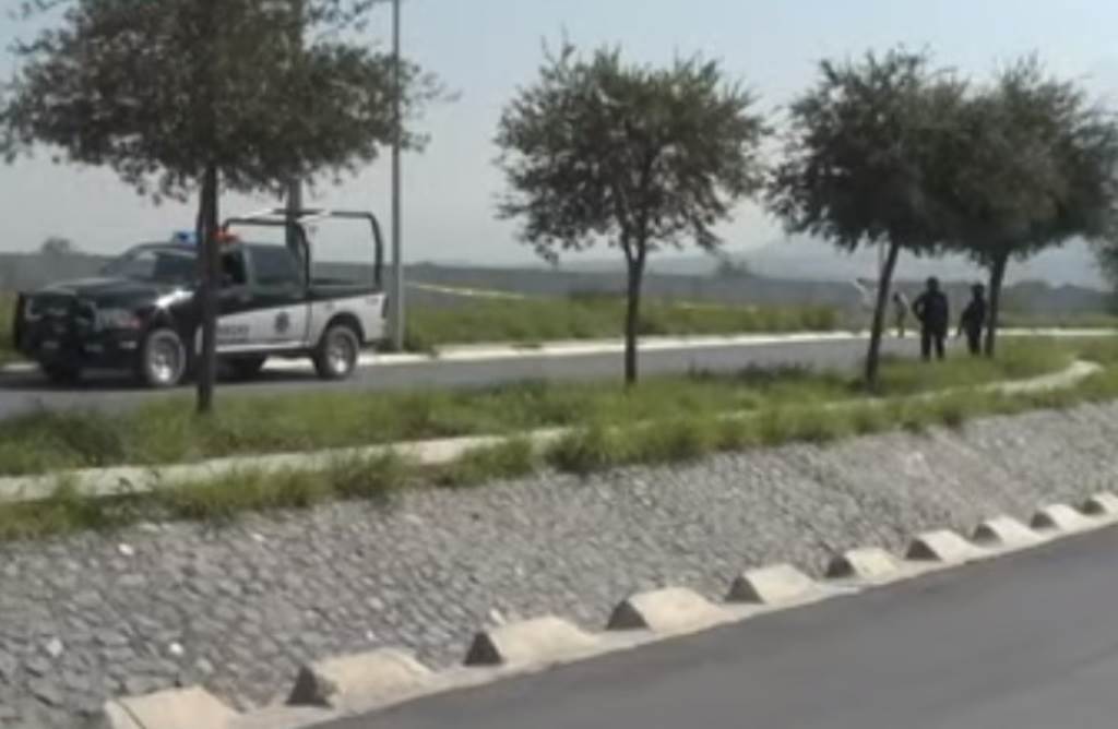 La Fiscalía General de Justicia del Estado, investiga la muerte de un hombre que fue encontrado sin vida, entre los matorrales en el Fraccionamiento Veranda Residencial en el municipio de García.