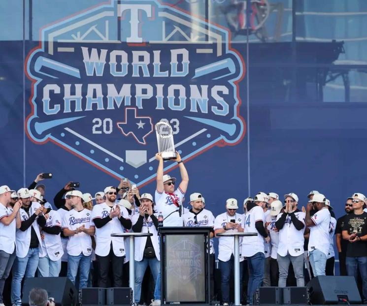 Celebran Rangers con su afición título mundial