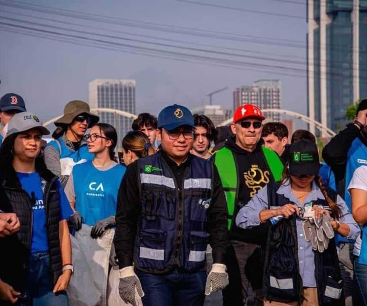 Realizan 400 voluntarios limpieza en río Santa Catarina Realizan 400 voluntarios limpieza en río Santa Catarina