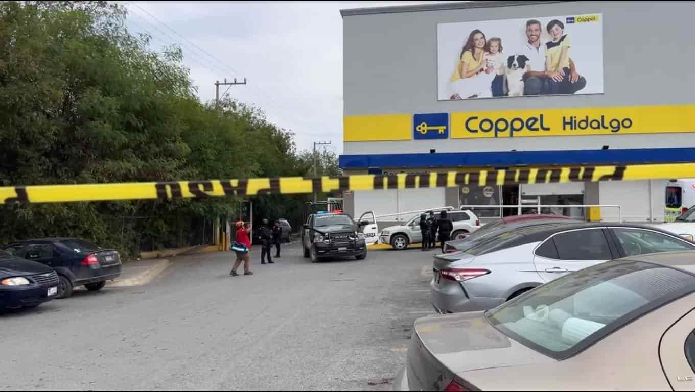 El Secretario de Seguridad Pública del Municipio de Iturbide, Nuevo León, fue víctima de un atentado por hombres armados, cuando salía de un centro comercial ubicada en el municipio de Linares.