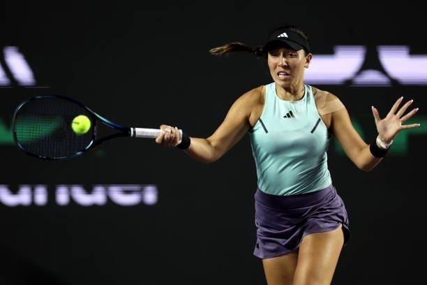 Avanza Pegula a la final
