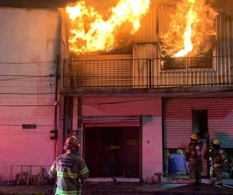 Acaba incendio con bodegas Acaba incendio con bodegas