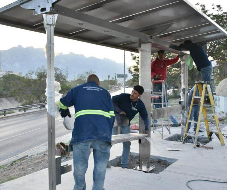 Instalan nuevas paradas de camiones en San Pedro