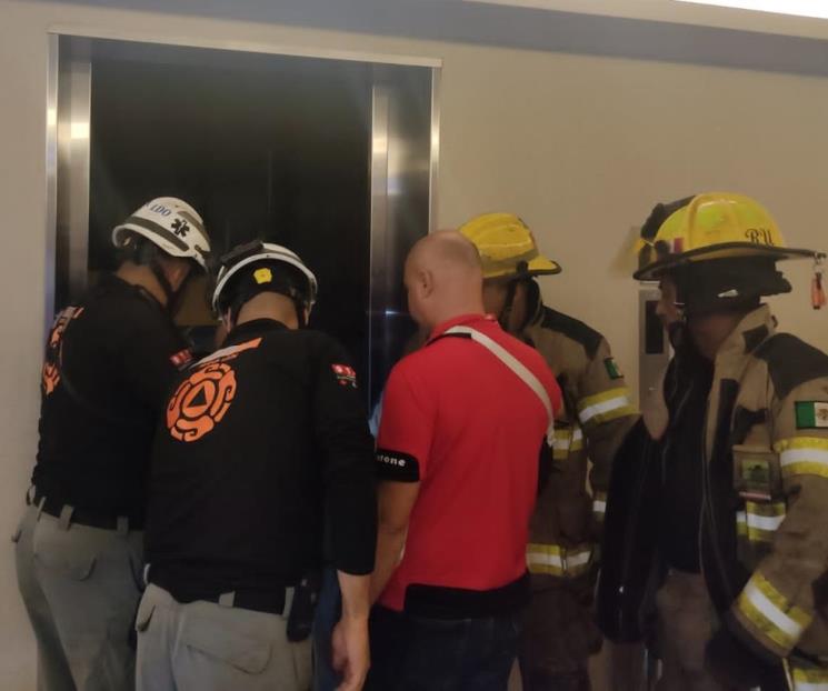 Se desploma elevador en el Metropolitan Center