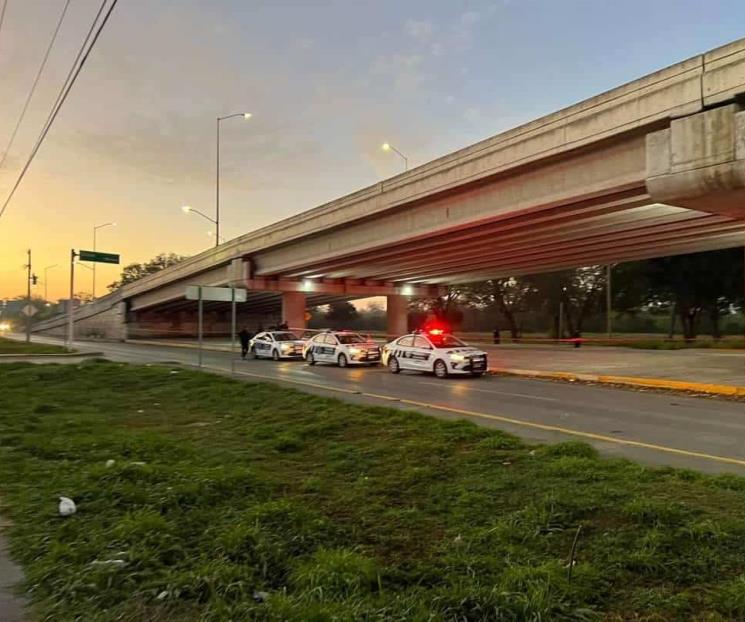 Tiran cuerpo emplayado en Linares Tiran cuerpo emplayado en Linares