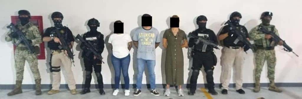 Tras la detención de un presunto cabecilla y dos de sus cómplices en García, elementos de Fuerza Civil mantienen en resguardo un antro de vicio en el Centrito Valle, en San Pedro.