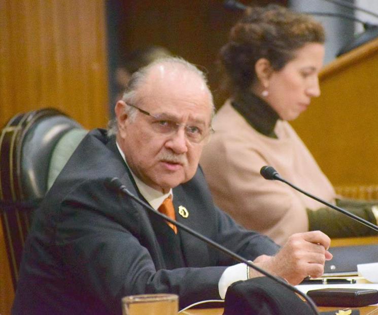 Pide Navarro que caduque juicio político en su contra