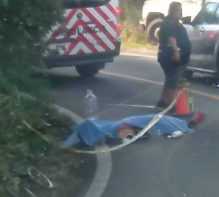 Un integrante de un equipo amateur de ciclistas con sede en Montemorelos, perdió la vida en forma trágica, al ser arrollado por un camión de tres y medias toneladas en el municipio de Iturbide.