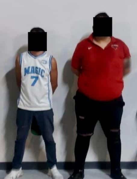 Elementos de Fuerza Civil capturaron a dos hombres que presuntamente pertenecen a un cartel criminal que opera a nivel nacional, en Escobedo.