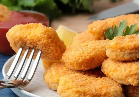 Retiran nuggets de pollo e EU tras hallar trozos de metal