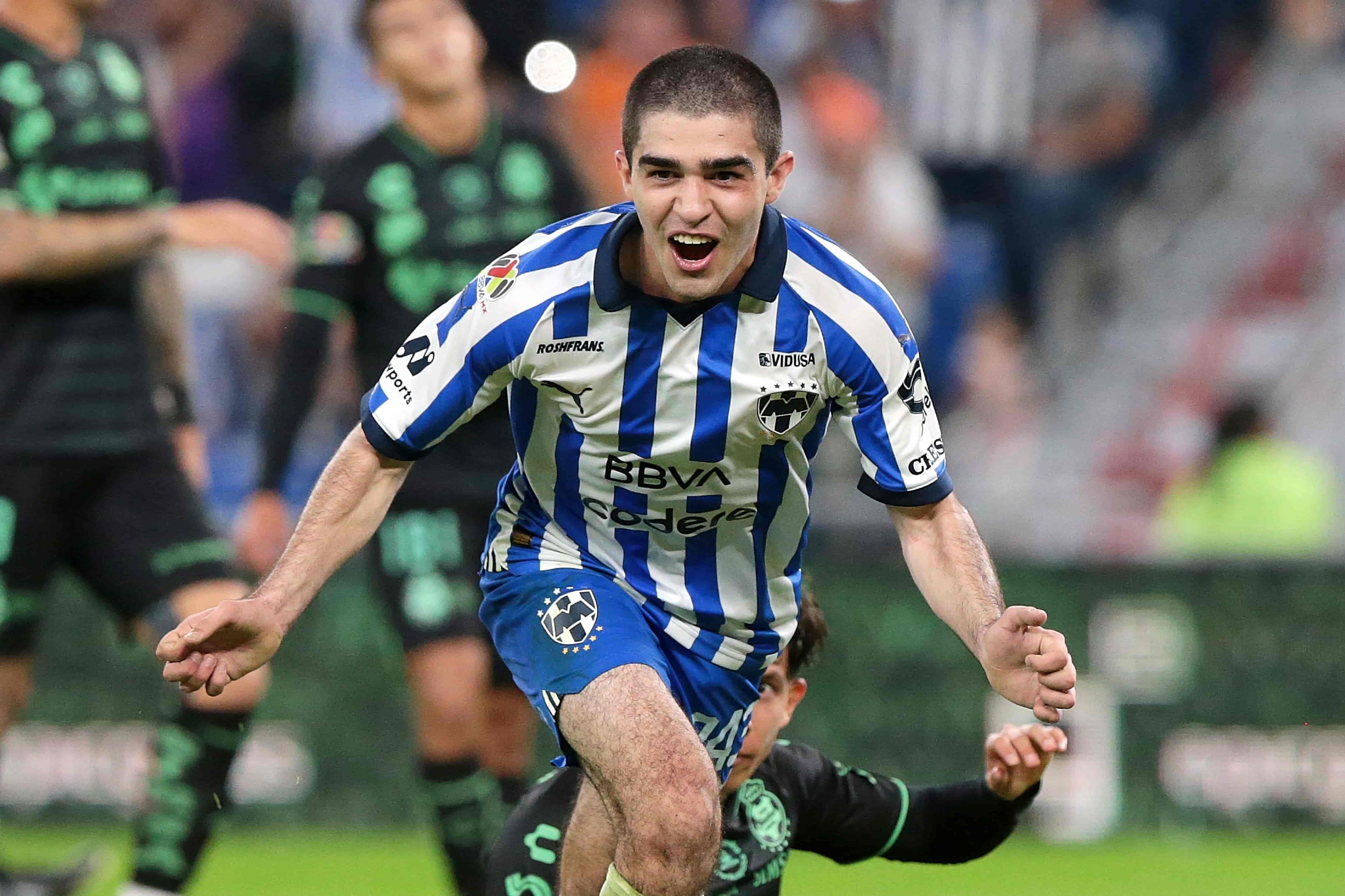 César Garza hace el 3-0.