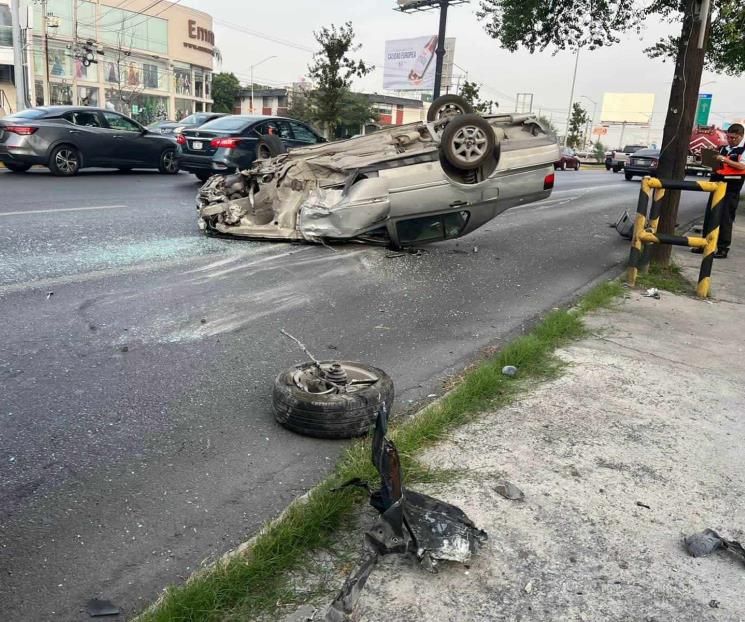 Vuelca en la Avenida Revolución