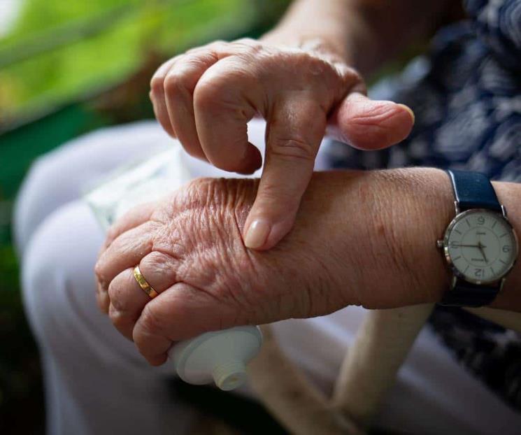 Disminuye el dolor articular al consumir esta vitamina