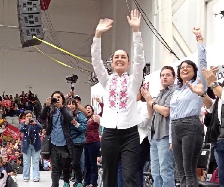 Arriba Sheinbaum a NL, se reúne con militancia