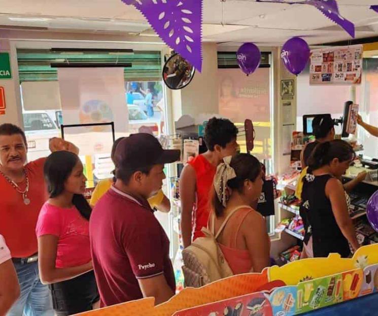 Oxxo reabre primera tienda en Acapulco