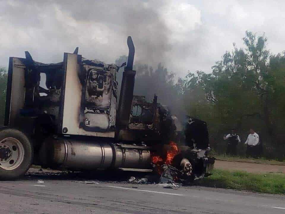Las autoridades estatales de mantienen en alerta total, después de registrarse varios bloqueos carreteros en los municipios colindantes con el Estado de Tamaulipas.