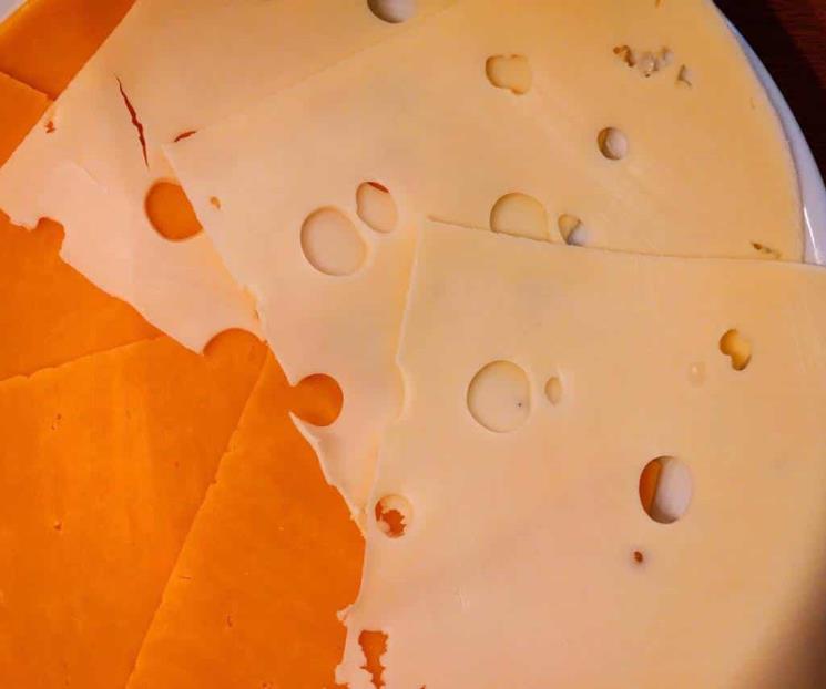 Este es el queso amarillo, de bajo costo, lleno de proteínas