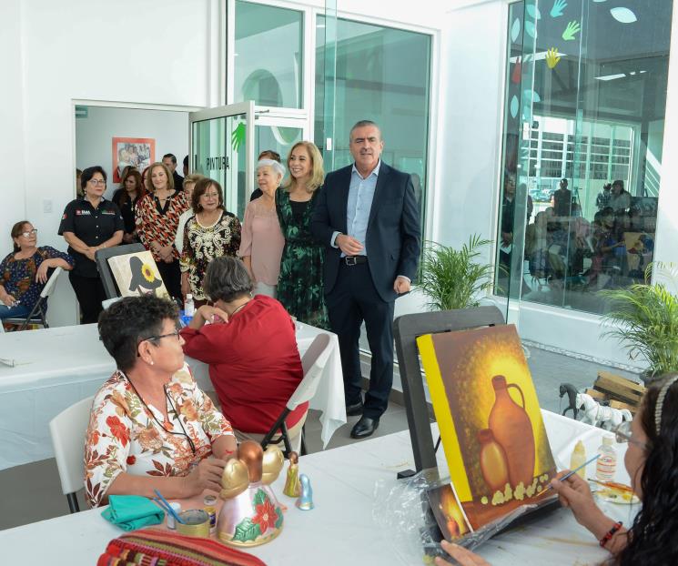 Entrega César nueva Casa Club del Adulto Mayor