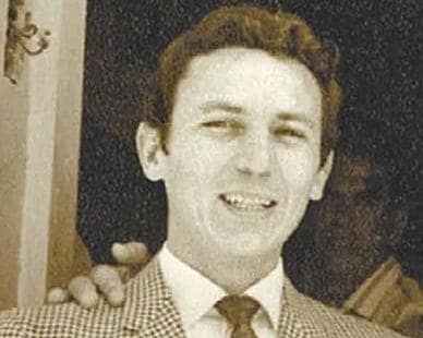 Su popular apodo de Arquitecto se debe a que sus padres le recomendaban estudiar otra carrera que no estuviera relacionada con los medios, así que estudió Arquitectura en la UANL.