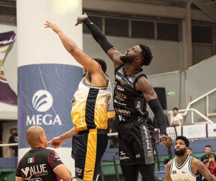 Fuerza Regia pierde ante los Halcones