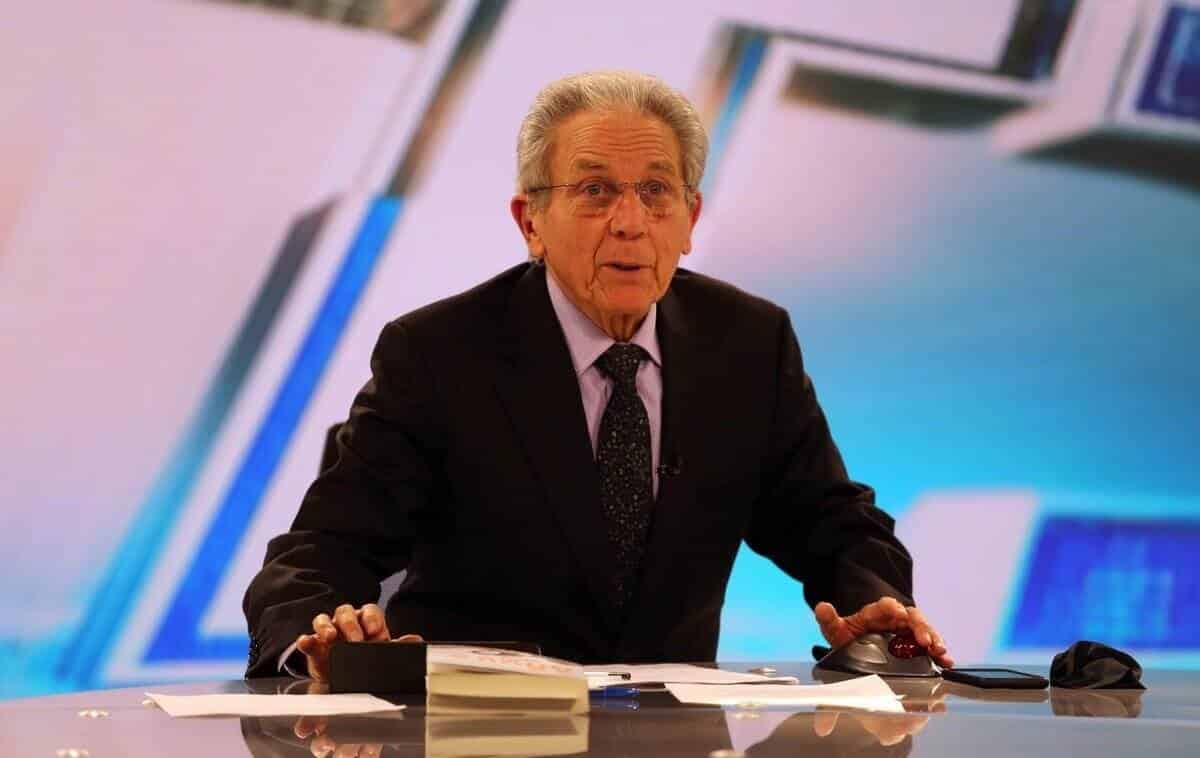 A lo largo de su exitosa carrera, el Arquitecto Héctor Benavides, rompió dos récords Guinness por la carrera más larga como conductor de noticias y por la trayectoria más larga en un mismo programa por su labor en Telediario y Telediario Nocturno, respectivamente.