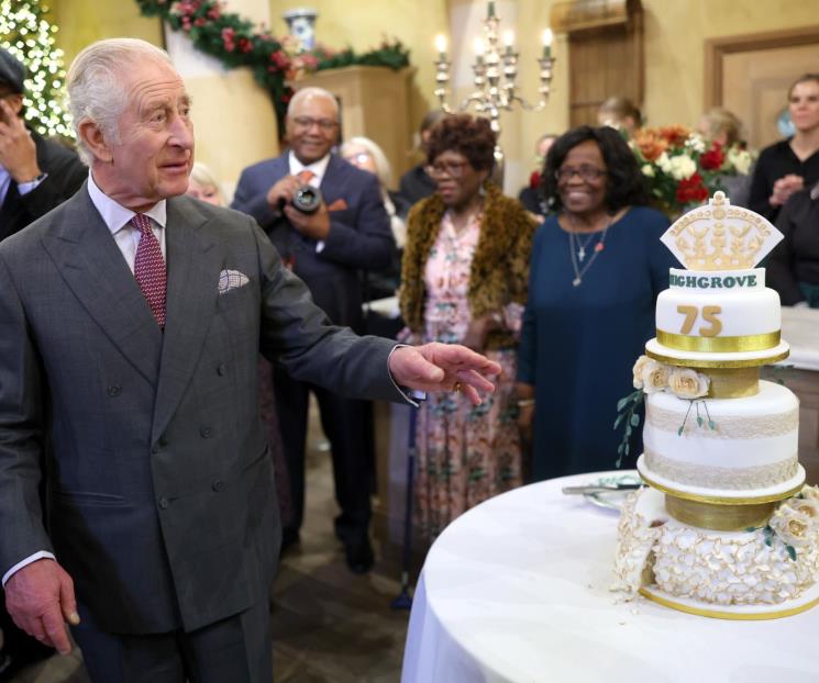 Celebra Carlos lll muy activo su cumpleaños 75