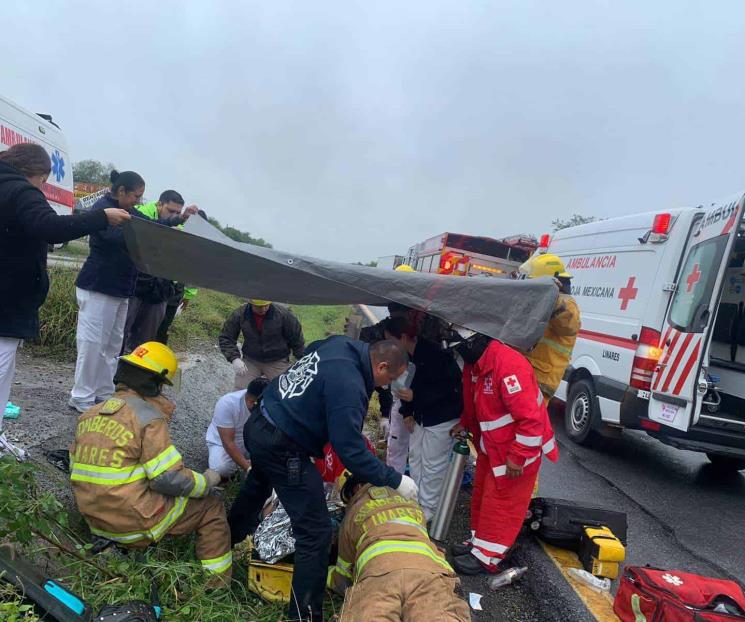 Derrapa en su moto y sale herido