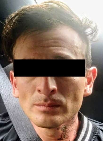 En posesión de una moto con reporte de robo, un hombre fue detenido por elementos de la Agencia Estatal de Investigaciones, en la Colonia Gloria Mendiola, al norte de Monterrey.