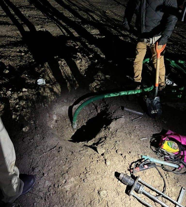 Elementos de la Policía Federal Ministerial, lograron detener e incautar 28 mil litros de hidrocarburos que eran sustraídos de una toma clandestina, en Santa Catarina.