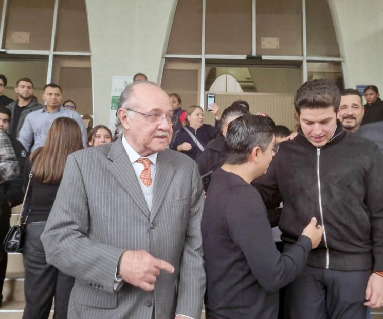 Se aferra Navarro al despacho estatal Se aferra Navarro al despacho estatal