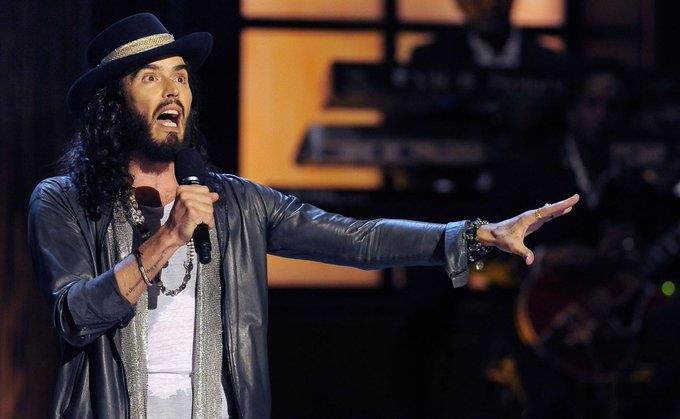 Suma Russell Brand dos denuncias más