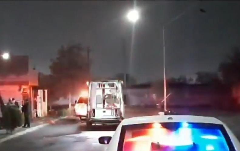 Atacan a pareja frente a domicilio