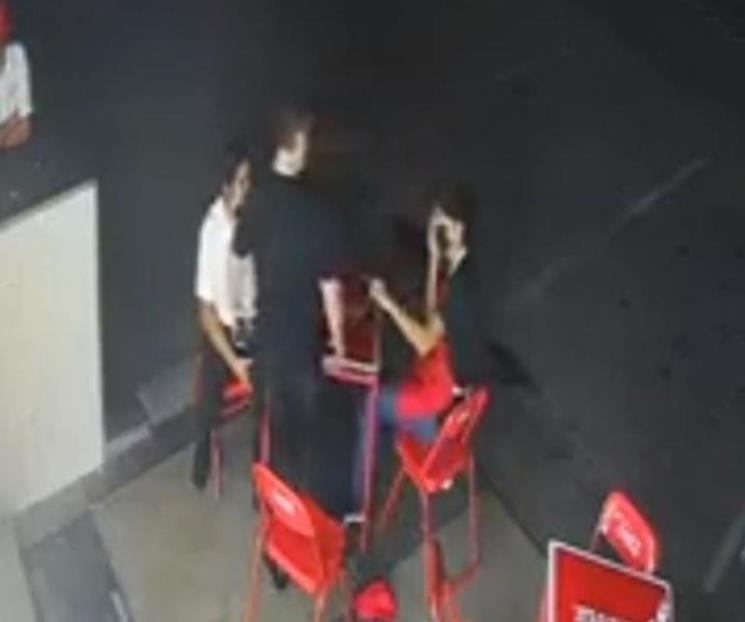 Vinculan a encargado de taquería de San Pedro que golpeó a mesero