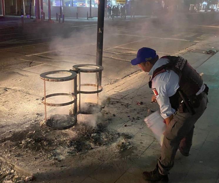 Incendia contenedores de basura